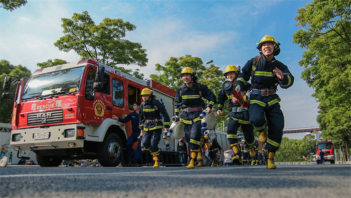 有一种榜样叫“火焰蓝”冰球突破豪华版在黄浦(图5) 有一种榜样叫“火焰蓝”冰球突破豪华版在黄浦(图5)